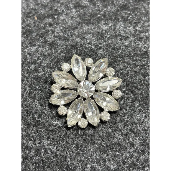 VINTAGE SILVERTONE CRYSTALS FLORAL BROOCH PIN with clip on earrings - Picture 7 of 13